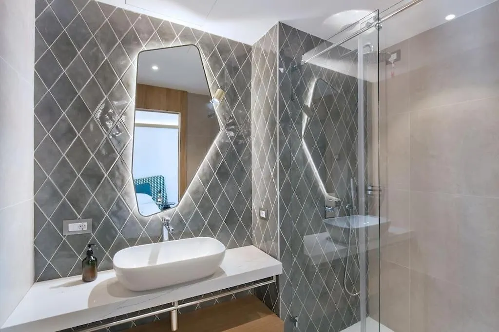 Villa Divina-Apt Armonia-Con Piscina E Vista Lago Castelletto Di Brenzone