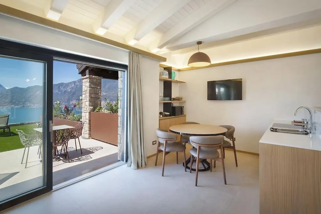 Villa Divina-Apt Armonia-Con Piscina E Vista Lago Castelletto Di Brenzone 0*,  Italy
